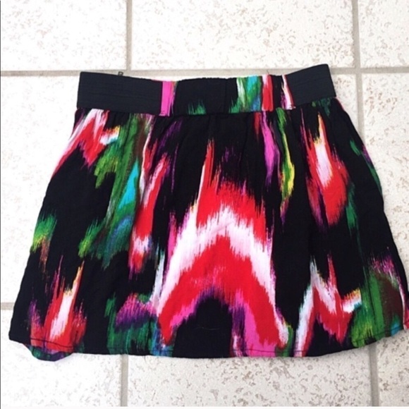 🆕 Gorgeous multi color pocket mini skirt - Picture 2 of 7